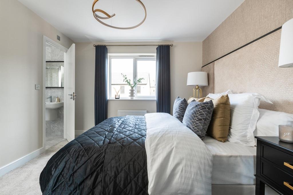 The main bedroom with it's own private en-suite