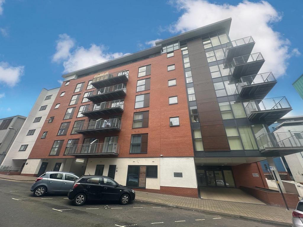 Great Investment Property With Balcony & Parking