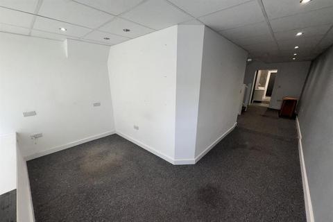 Retail property (high street) to rent, 64 Carlton Hl Nottingham NG4 1ED