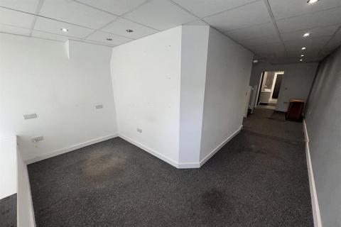 Retail property (high street) to rent, 64 Carlton Hl Nottingham NG4 1ED