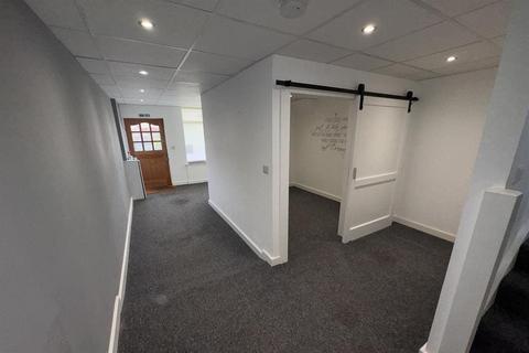 Retail property (high street) to rent, 64 Carlton Hl Nottingham NG4 1ED