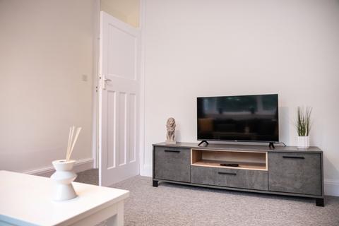 3 bedroom flat to rent, Downend Road Downend, Bristol BS16