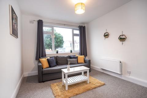 3 bedroom flat to rent, Downend Road Downend, Bristol BS16