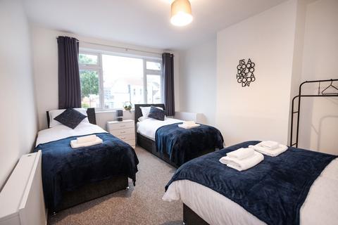 3 bedroom flat to rent, Downend Road Downend, Bristol BS16