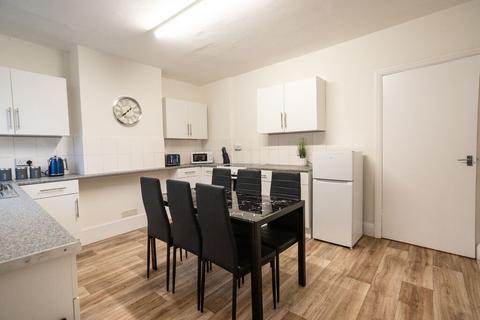 3 bedroom flat to rent, Downend Road Downend, Bristol BS16