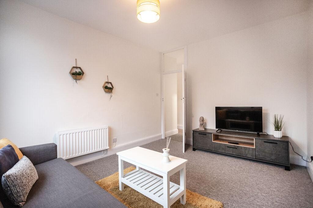 Bright, neutral living room with comfortable so...
