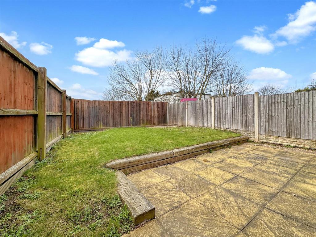 Low-Maintenance Garden 715