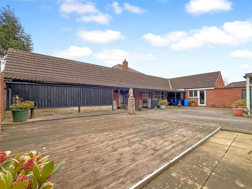 Rear Courtyard With Outbuilding 181