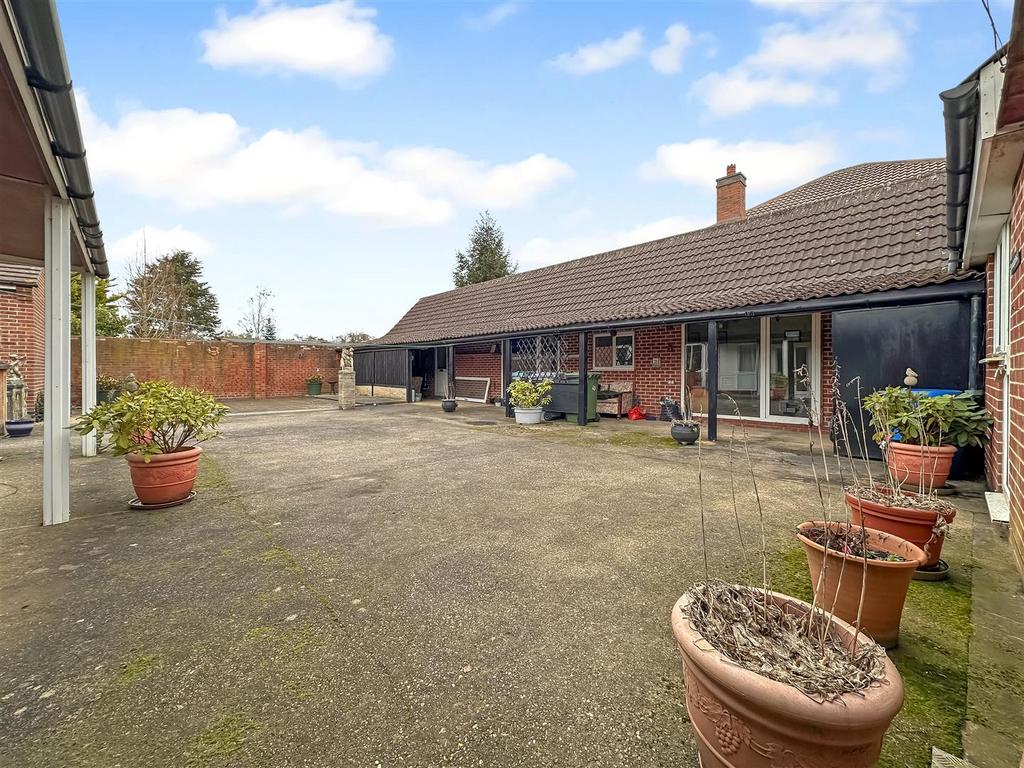 Rear Garden & Outbuildings 197