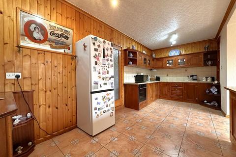 4 bedroom detached house for sale, Danny Lyp, Sibcy Lane, Balderton, Newark