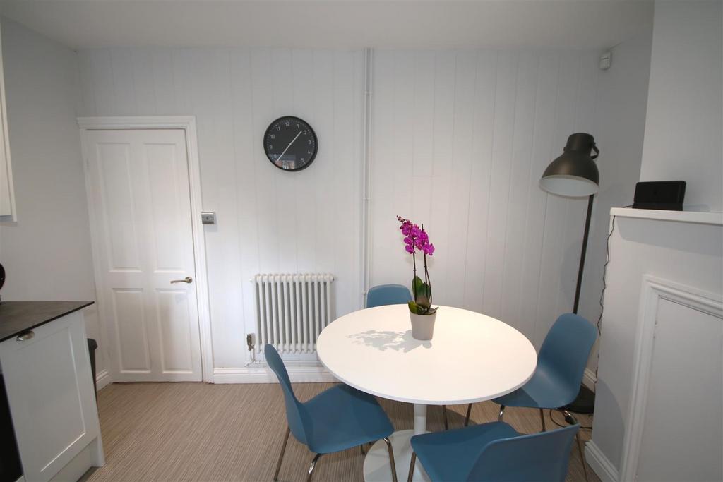 Dining Area b.JPG