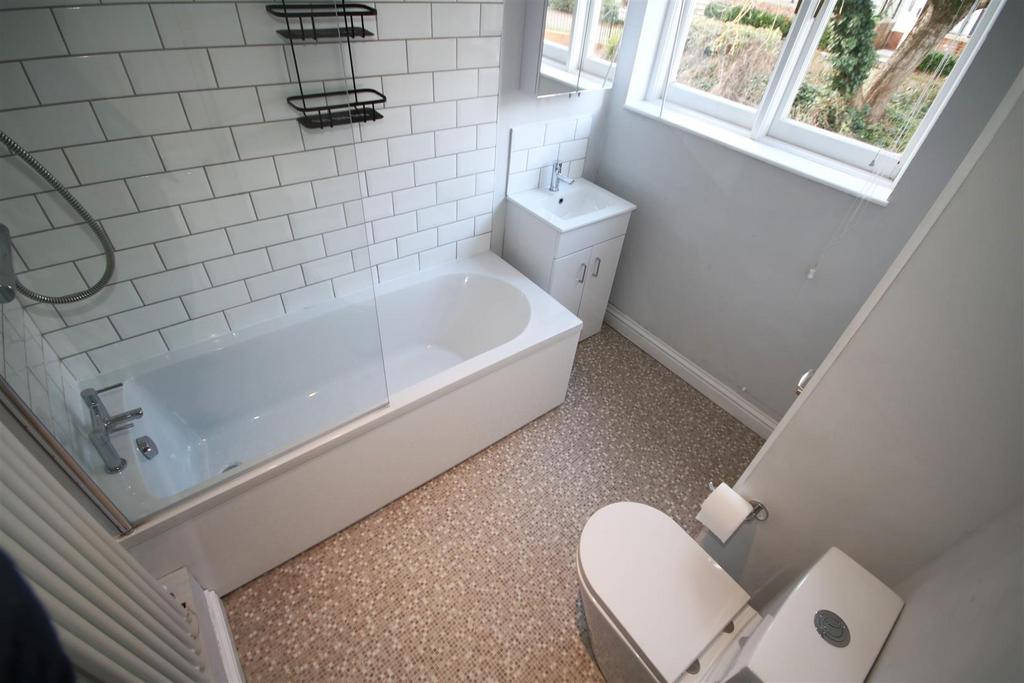 Family Bathroom.JPG
