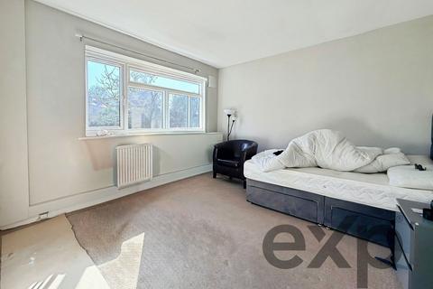 undefined, Queens Close, Wallington SM6