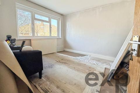 undefined, Queens Close, Wallington SM6