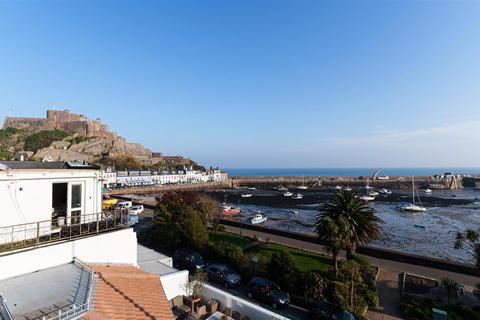 undefined, Le Mont de Gouray, Jersey JE3