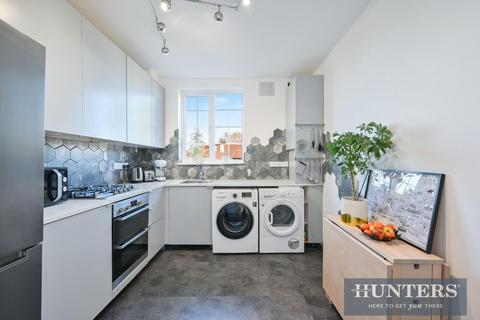 3 bedroom flat for sale, Kingston Road, Epsom