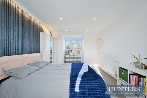 3 bedroom flat for sale, Kingston Road, Epsom