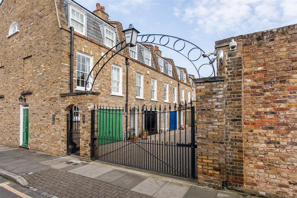 Gated mews