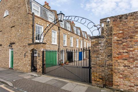 undefined, Tredegar Mews, Mile End, E3