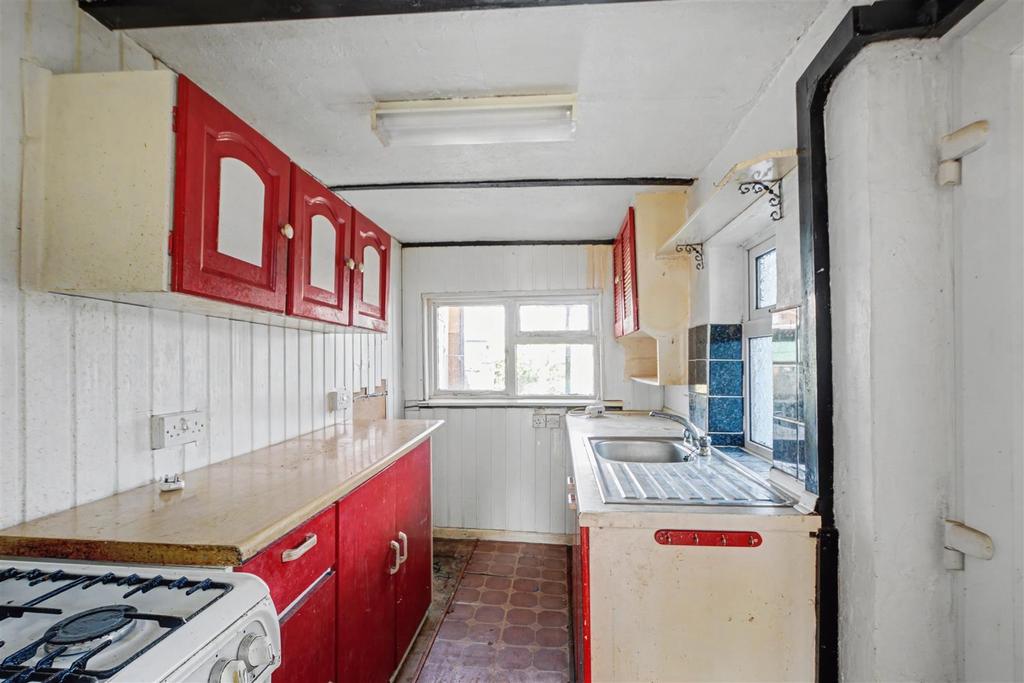 Kitchen 1.jpeg