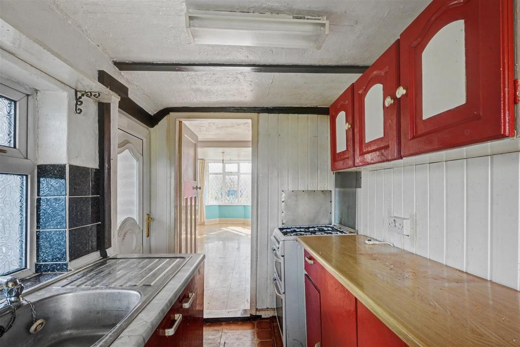 Kitchen 2.jpeg