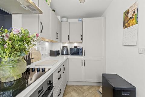 2 bedroom semi-detached house for sale, Heathfield Avenue, Hailsham