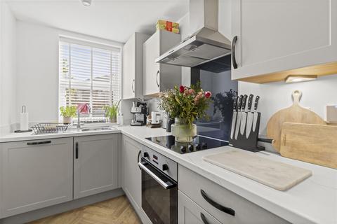 2 bedroom semi-detached house for sale, Heathfield Avenue, Hailsham