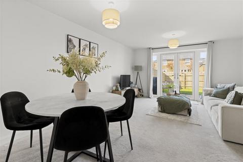 2 bedroom semi-detached house for sale, Heathfield Avenue, Hailsham