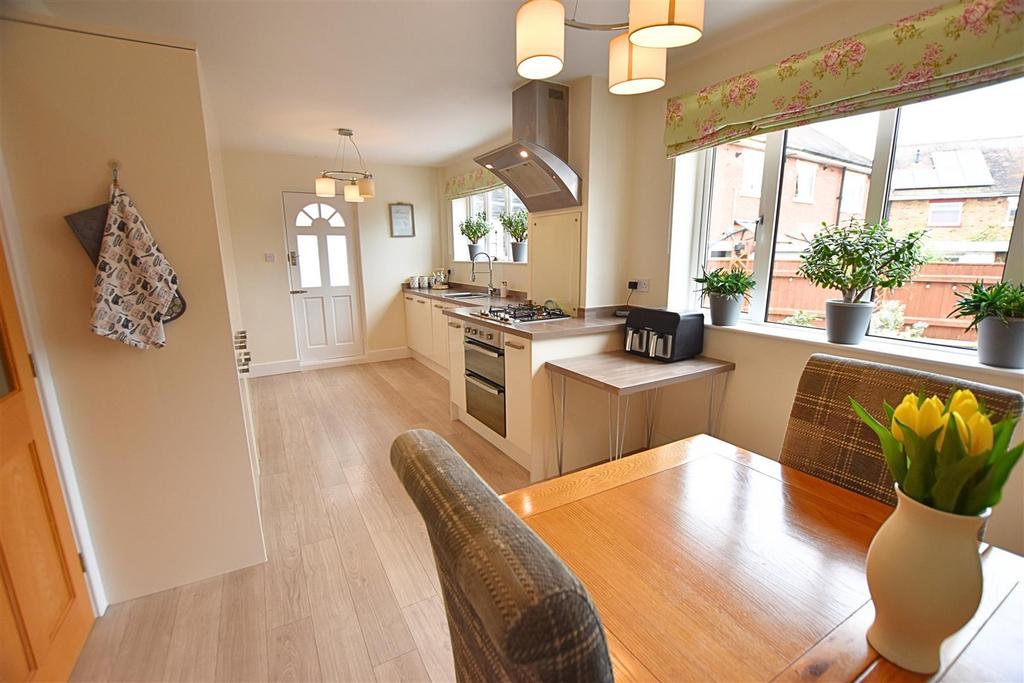 Kitchen diner
