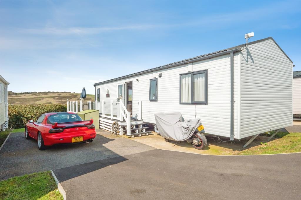 Detached house exterior, driveway