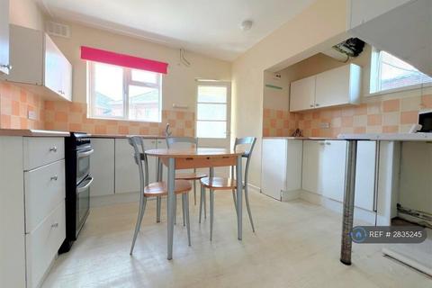 3 bedroom semi-detached house to rent, Sargeaunt Street, Leamington Spa, CV31