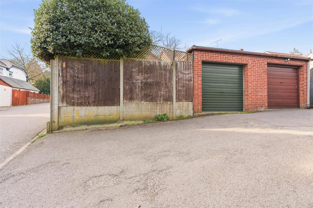Detached Garage