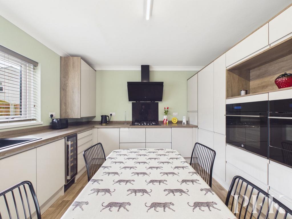 Kitchen / Dining