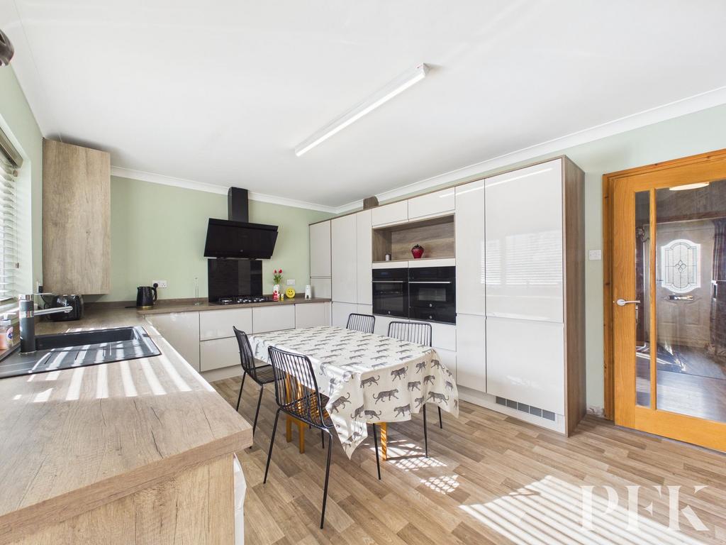 Kitchen / Dining
