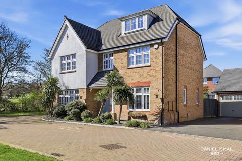 5 bedroom detached house for sale, Hammond Close, Basildon SS16