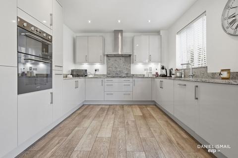 5 bedroom detached house for sale, Hammond Close, Basildon SS16