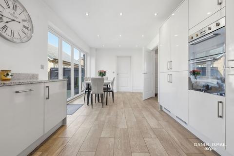 5 bedroom detached house for sale, Hammond Close, Basildon SS16