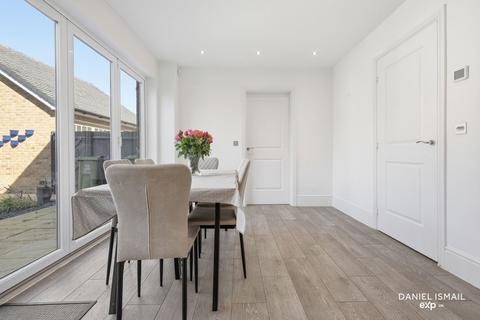 5 bedroom detached house for sale, Hammond Close, Basildon SS16