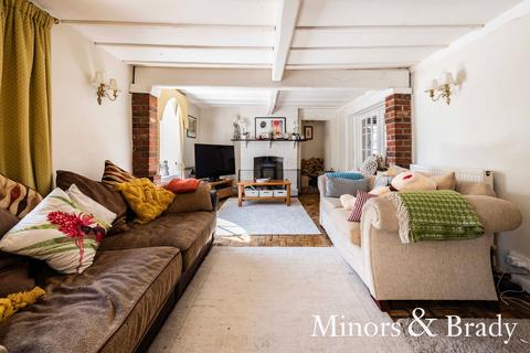 4 bedroom detached house for sale, The Street, Lenwade