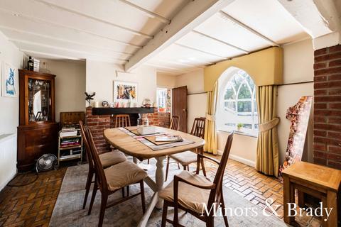 4 bedroom detached house for sale, The Street, Lenwade