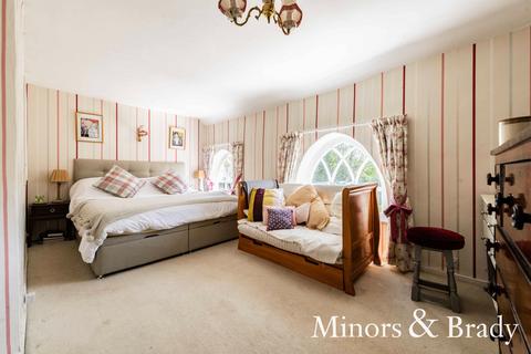 4 bedroom detached house for sale, The Street, Lenwade