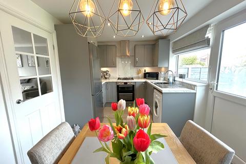 3 bedroom semi-detached house for sale, Siskin Road, Offerton