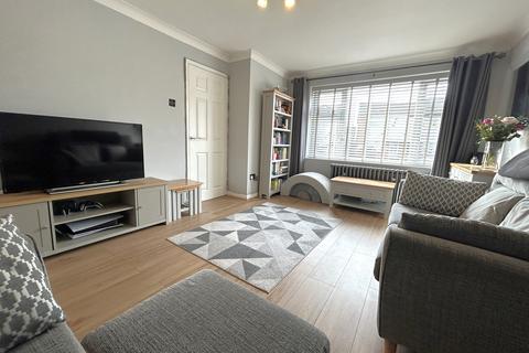 3 bedroom semi-detached house for sale, Siskin Road, Offerton
