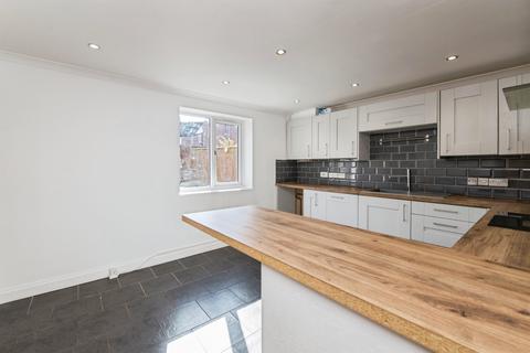 3 bedroom end of terrace house for sale, Chard Road, Axminster