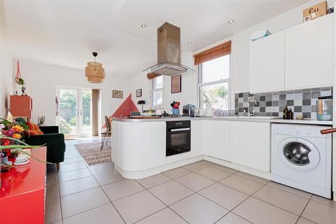 2 bedroom flat for sale, Tennyson Road, Worthing