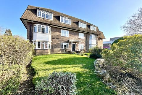 2 bedroom flat to rent, Kingston Road, Surbiton, Surrey. KT5 9NR