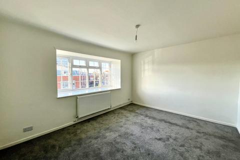 2 bedroom flat to rent, Kingston Road, Surbiton, Surrey. KT5 9NR
