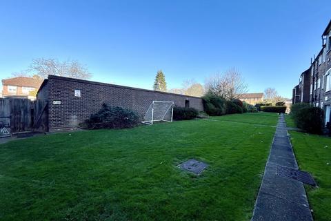 2 bedroom flat to rent, Kingston Road, Surbiton, Surrey. KT5 9NR