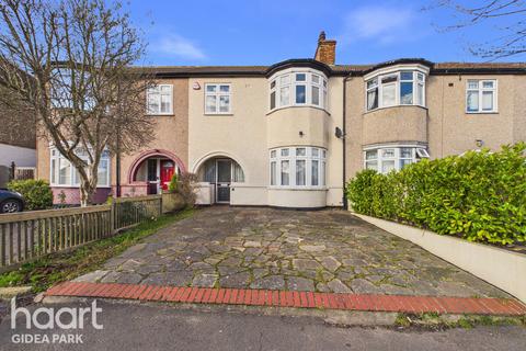 Hazelmere Gardens, Hornchurch