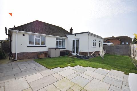 3 bedroom detached bungalow for sale, Deanhill Avenue, Clacton-On-Sea, Essex, CO15 5BA